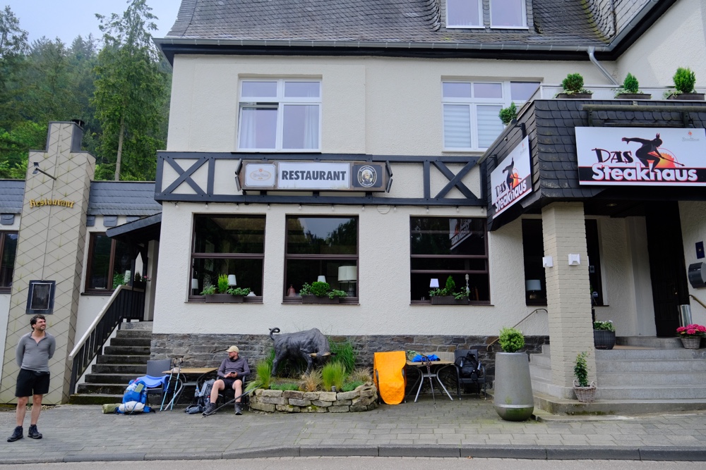 mittagspause auf dem rheinsteig wandern steakhaus