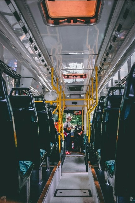 Im Bus zum planen einer Fernwanderung mit TrailNation